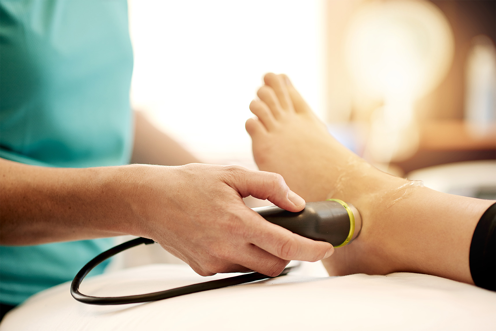 dr-performing-shockwave-therapy doctor performing shockwave therapy